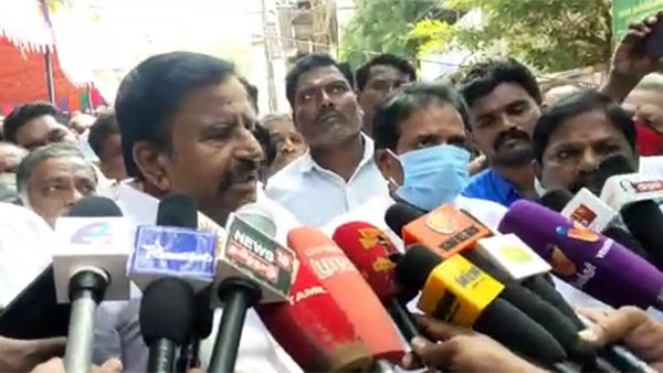 ரஜினியும் கமலும் 