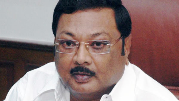 களைகட்டிய போஸ்டர்கள் களைகட்டிய போஸ்டர்கள்