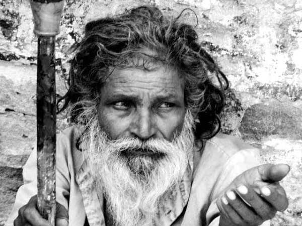 Sillunnu Oru Anubavam is a story series and this is about Muneesu written by Writer Vijaya Giftson. 