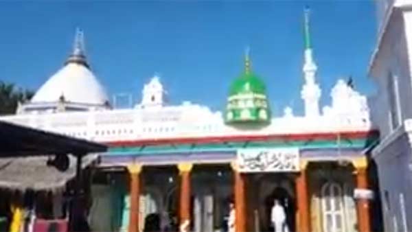 மூடப்பட்ட தர்கா 