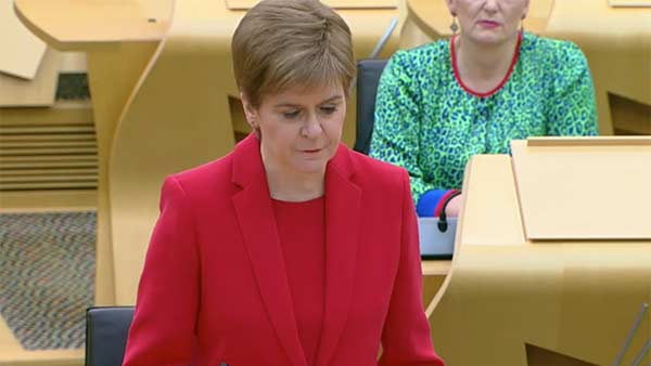 மாஸ்க் அணிய மறந்த அமைச்சர் 