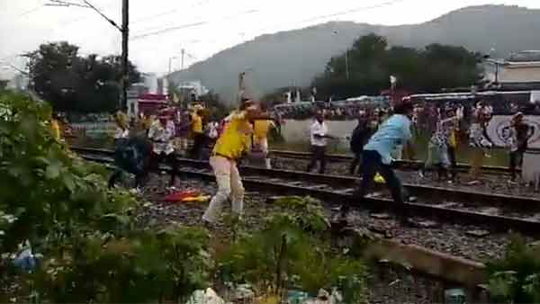 20% Reservation Protest: PMK Cadres pelt stones at Trains 