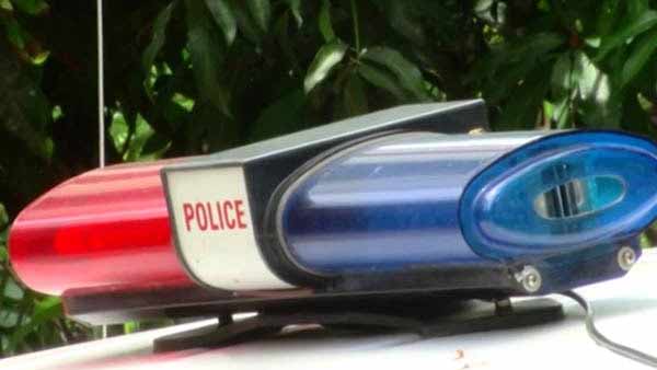 காரில் சென்றார் காரில் சென்றார்