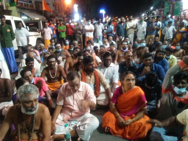 Arutra Darshan : Dikshits sit on the road at the entrance of Natarajar temple and protest 