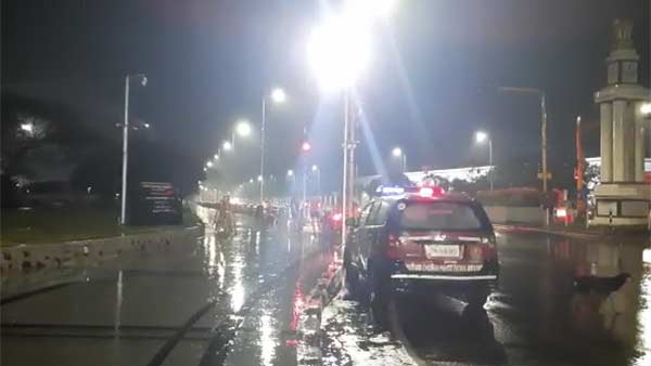 கொட்டும் மழை 