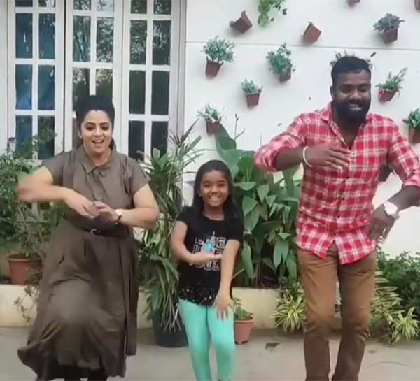 பாராட்டித் தள்ளும் வாய்கள் 