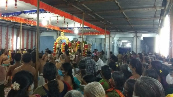 கடலூர் அருகே உள்ளது புகழ்பெற்ற திருவந்திபுரம் தேவநாதசுவாமி கோவில். 108 வைணவ தலங்களில் ஒன்றாக விளங்கும் இந்த கோவிலில் வைகுண்ட ஏகாதசியை முன்னிட்டு சொர்க்க வாசல் திறப்பு உற்சவம் வெகுவிமரிசையாக நடைபெற்றது. இதையொட்டி அதிகாலையில் விஸ்வரூப தரிசனம், மார்கழி மாத சிறப்பு பூஜைகளும், பின்னர் ஸ்ரீதேவி, பூதேவியுடன் தேவநாதசுவாமிக்கு சிறப்பு பூஜை நடந்த பின் மூலஸ்தான உள்பிரகாரத்தில் தேவநாதசுவாமி வலம் வந்தார். அதை தொடர்ந்து சொர்க்கவாசல் கதவுகளுக்கு சிறப்பு பூஜை நடந்தது. அதன்பின் சொர்க்கவாசல் திறக்கப்பட்டது. அப்போது ஸ்ரீதேவி, பூதேவியுடன் தேவநாத சுவாமி சொர்க்கவாசல் வழியாக எழுந்தருளினார். தொடர்ந்து தேசிகர் எதிர்சேவை நடைபெற்றது. அப்போது அங்கு திரண்டிருந்த பக்தர்கள் கோவிந்தா கோவிந்தா என்று கோ‌ஷங்கள் எழுப்பி சாமி தரிசனம் செய்தனர். 