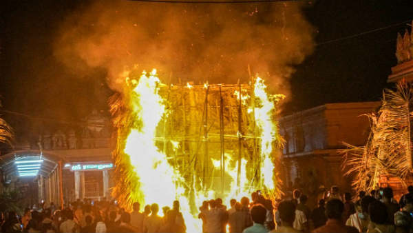 Karthigai Deepam: Worship in Srirangam by lighting the Chokappana - Devotees chanting Ranga 