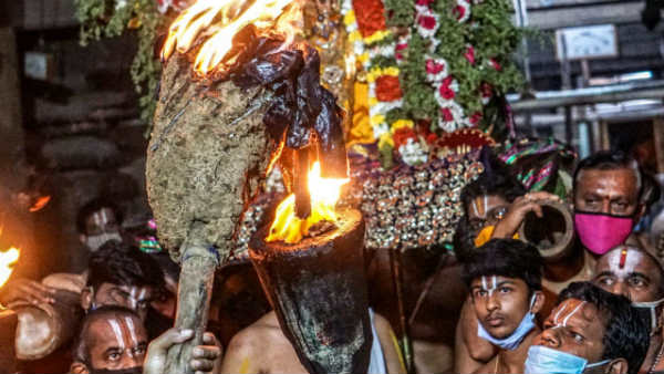 Karthigai Deepam: Worship in Srirangam by lighting the Chokappana - Devotees chanting Ranga 