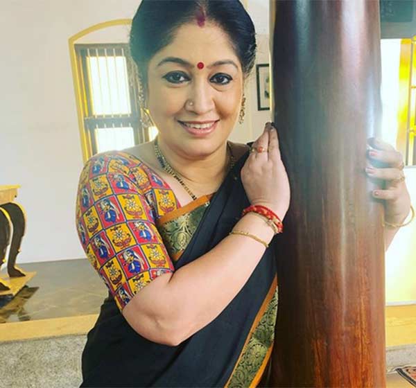 கட்டிப் பிடித்தார் 