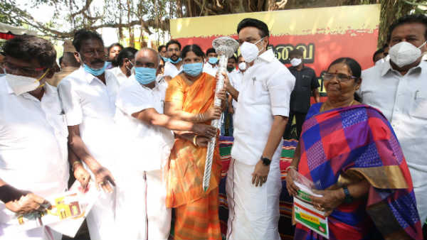 பயன்படுத்துகிறார் 