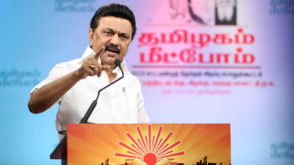  ஆதரிக்கிறார் 