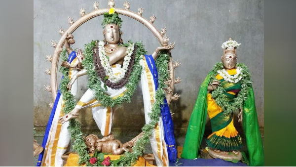 வாகனங்களில் எழுந்தருளும் இறைவன் 