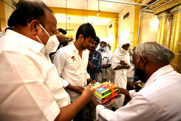 புத்தகம் பரிசு 