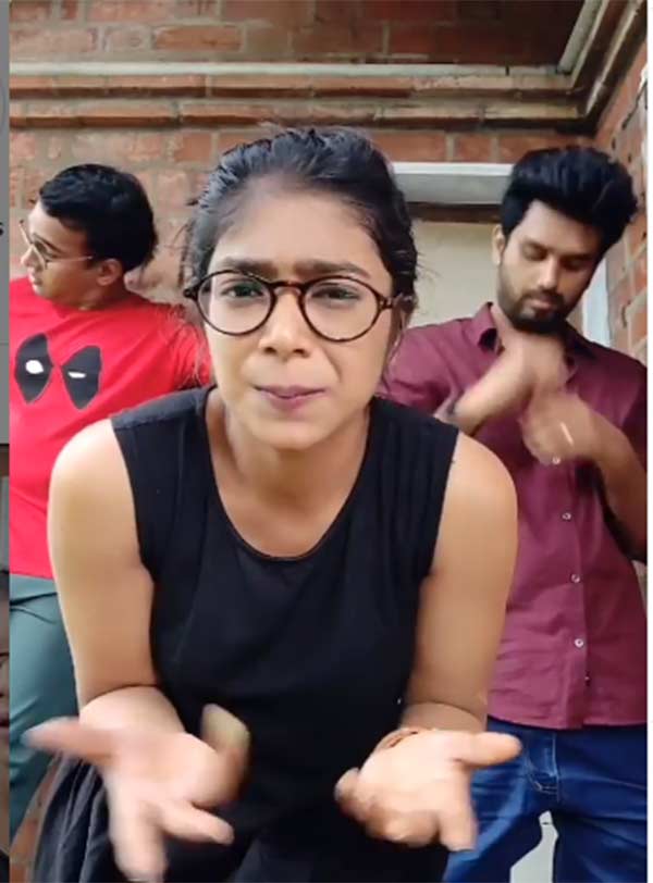 கொஞ்சும் வீடியோக்Kள் 