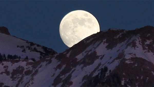  எல்லாம் நிலா மயம்