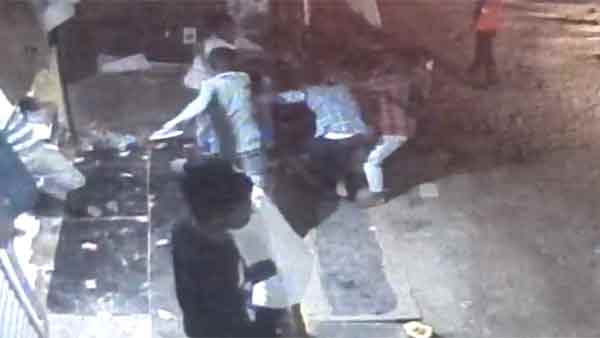 கடை மீது தாக்குதல் 