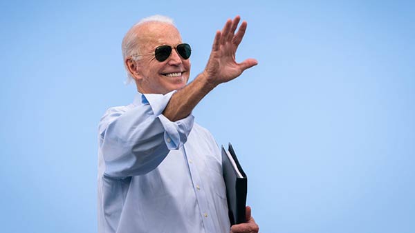 பிடன் கையெழுத்து 