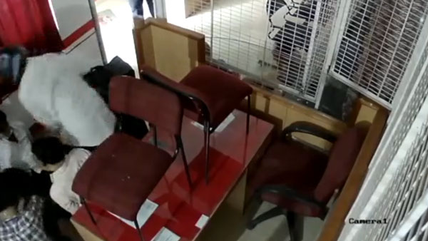 துப்பாக்கி காட்டி மிரட்டல் 