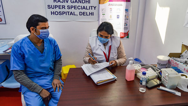 எம்.எல்.ஏ.க்களுக்கு தடுப்பூசி 