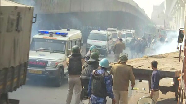 போலீஸ் அலுவலகம் முற்றுகை 