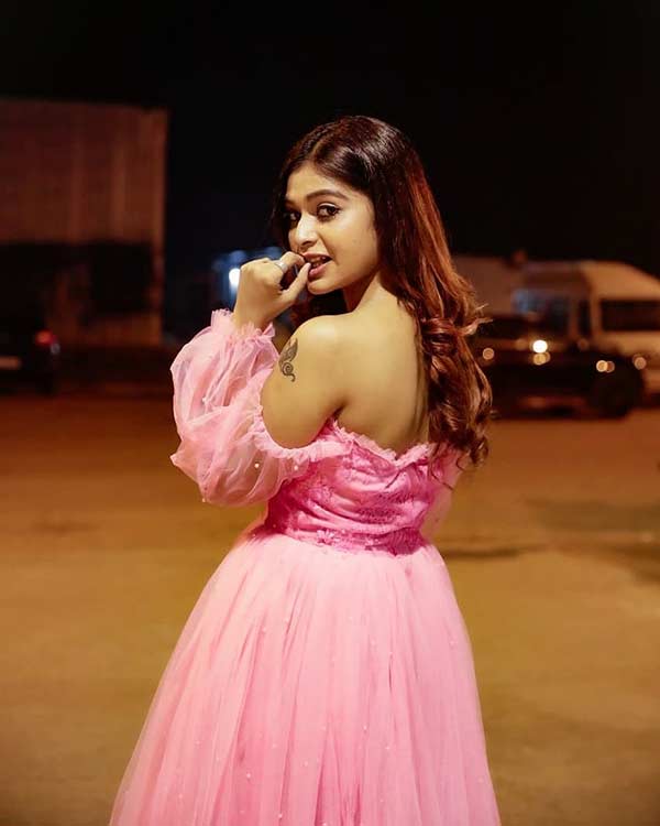 ரோஸ் கலரில் கலக்கல் 