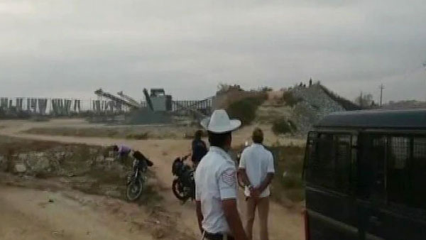 வெடித்த வாகனம் 