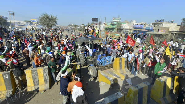 அரசு பொய் கூறுகிறது அரசு பொய் கூறுகிறது