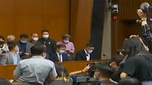 காரணம் என்ன காரணம் என்ன