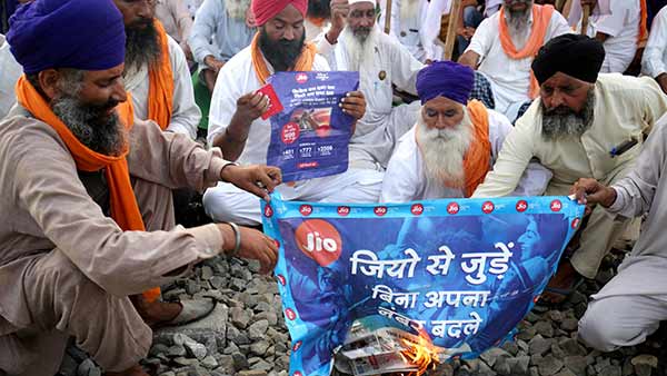 ஜியோ டவர்கள் சேதம் 