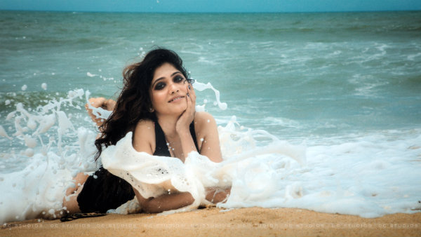 கடற்கரையில் செம போஸ் 