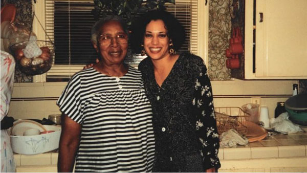 தோள் மீது ஏறி நிற்கிறேன் 