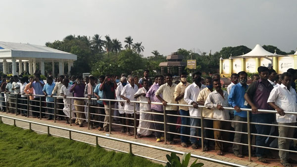  யூ டர்ன் போட்டனர் 