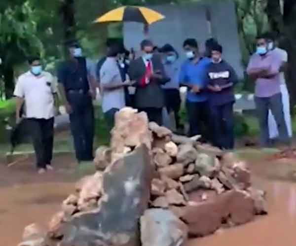 முள்ளிவாய்க்கால் தூபி இடிப்பு 