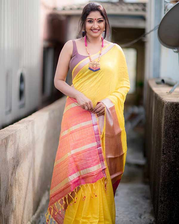 மூக்குத்தி அழகு 