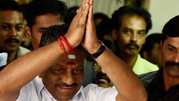 நம்பிக்கையுடன் இருக்கிறாரோ ஓபிஎஸ்? 