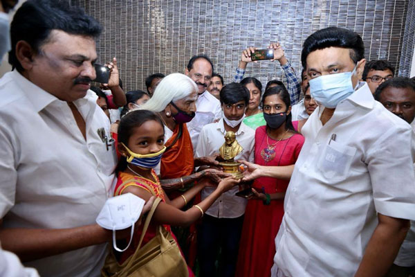 MK Stalin greets PadmaShri Pappammal 