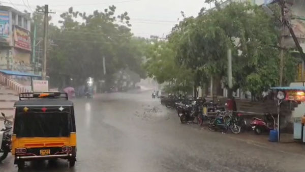 Chennai gets moderate rainfall and fog