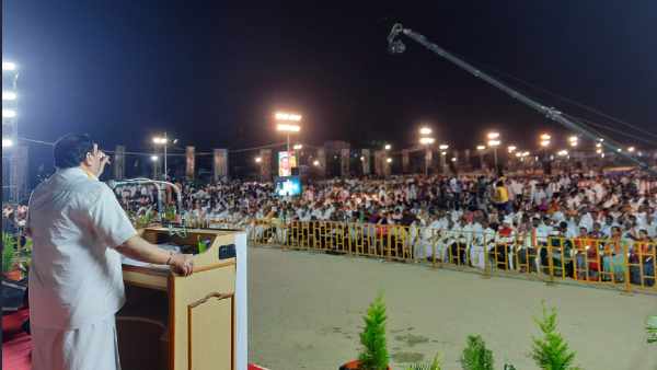 மு.க.ஸ்டாலின் வேல் ஏந்தும் நிலை 