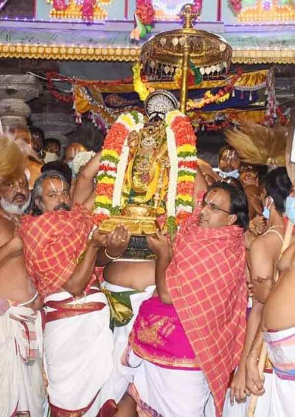 Srirangam Ranganathar temple Namperumal Kaithala sevai festival Srirangam Ranganathar temple Namperumal Kaithala sevai festival