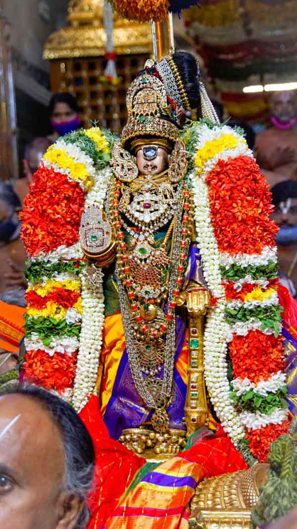 Srirangam Ranganathar temple Namperumal Kaithala sevai festival Srirangam Ranganathar temple Namperumal Kaithala sevai festival