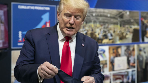 சமூக வலைத்தள பக்கங்கள் முடக்கம்