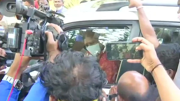  TTV Dinakaran explains reason behind why admk party flag in sasikalas car 