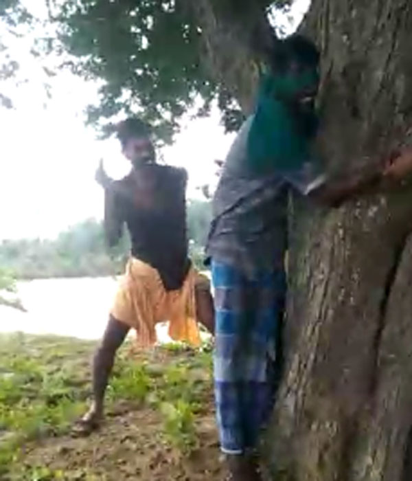 விடாமல் அடித்த இளைஞர்கள் 