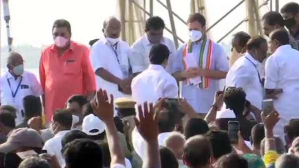 கடல் பயணத்தில் ராகுல் 