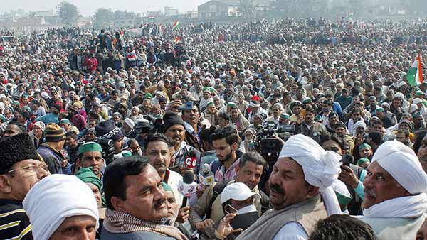 விவசாயிகளைப் பிரிக்க முயல்கின்றனர்