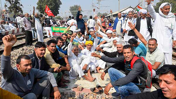 டெல்லியில் தொடர் போராட்டம் டெல்லியில் தொடர் போராட்டம்