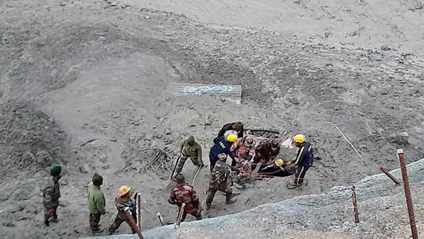 மீட்புப் பணிகள் தீவிரம் மீட்புப் பணிகள் தீவிரம்