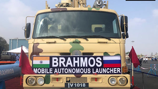 போர் விமானங்கள் சாகசம் 