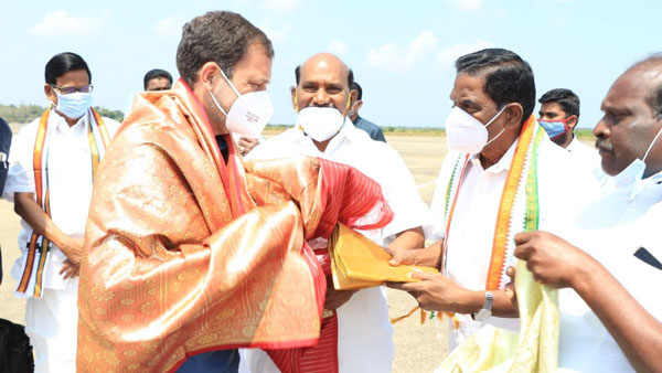 மாணவிகளுடன் கலந்துரையாடல் 
